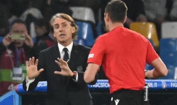 开云服务-德佬要挖国家队墙脚？足协代曼乔否认那不勒斯邀约