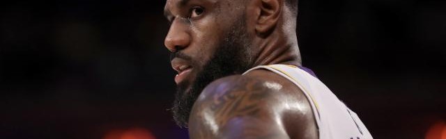 开云服务-丁威迪或因钱拒绝湖人 为留詹姆斯将追欧文米切尔