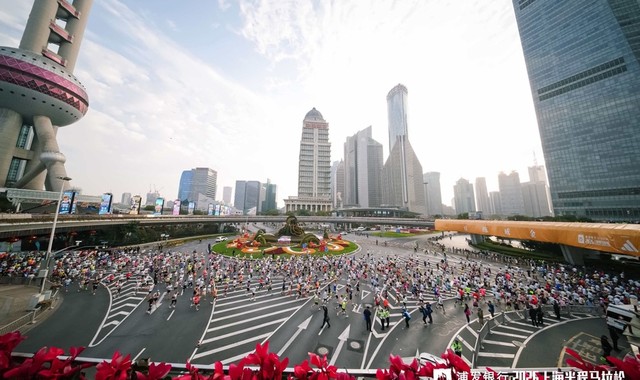 阿迪达斯持续护航上海半程马拉松，全面赋能跑者赛道新突破