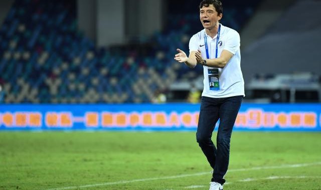 更衣室里谢晖下令：不能再退，再退就是0比3了！