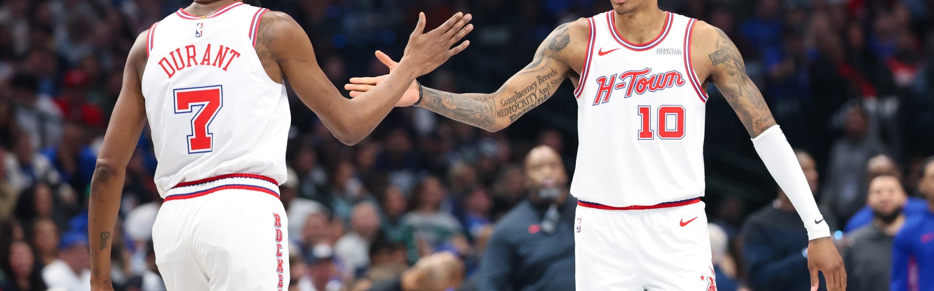 开云入口-乌度卡谈小贾：对手包夹KD就一定有空位 他进了2个三分都是关键球