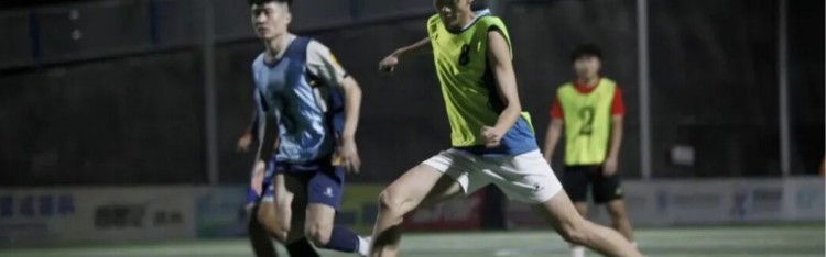 开云官网-“渝超”探营 | 九龙坡队：“村超”季军为班底，坚持全民足球，00后到70后齐参与