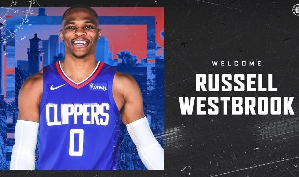 韦少亮相快艇：做什么都可以！泰伦·卢：做韦少就好