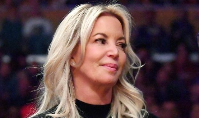 开云入口-湖人老板：NBA不会再有一人一城 但交易变多是好事