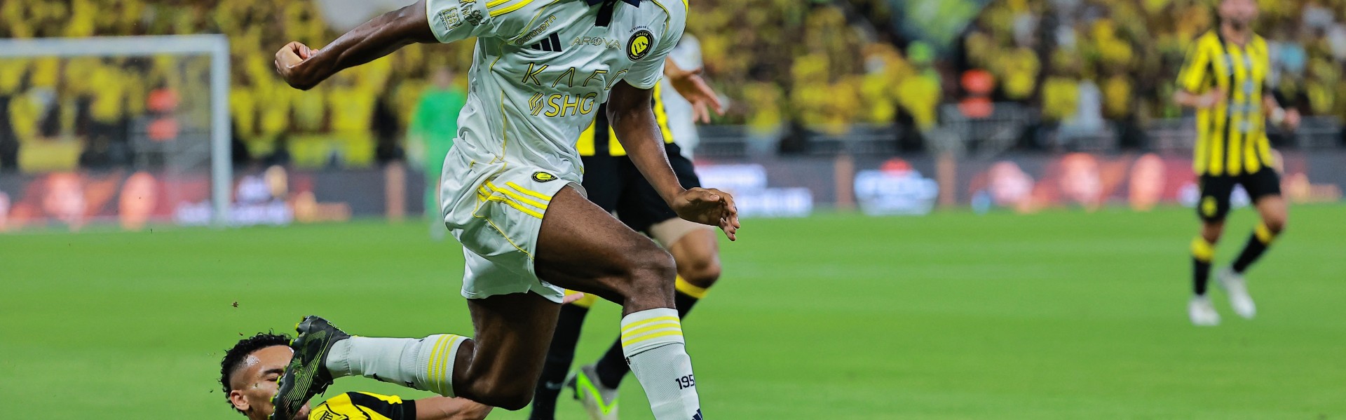 沙特媒体：科曼和西马坎周三接受了检查，以确定具体伤情