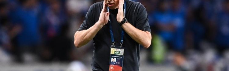 记者：申花仅剩单外援前锋，斯卢茨基可变阵4321增加中场控制