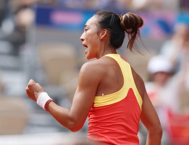 1722767265076088160.jpg 巴黎奥运会丨网球——女单:郑钦文夺冠XxjpseC007041_20240804_MVPFN0A001.jpg